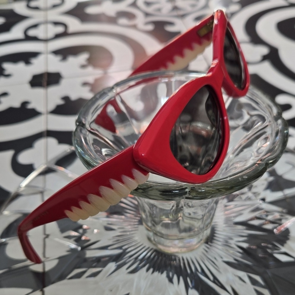 Fashion Brand Company infamous TEETH cat eye sunnies in rare RED